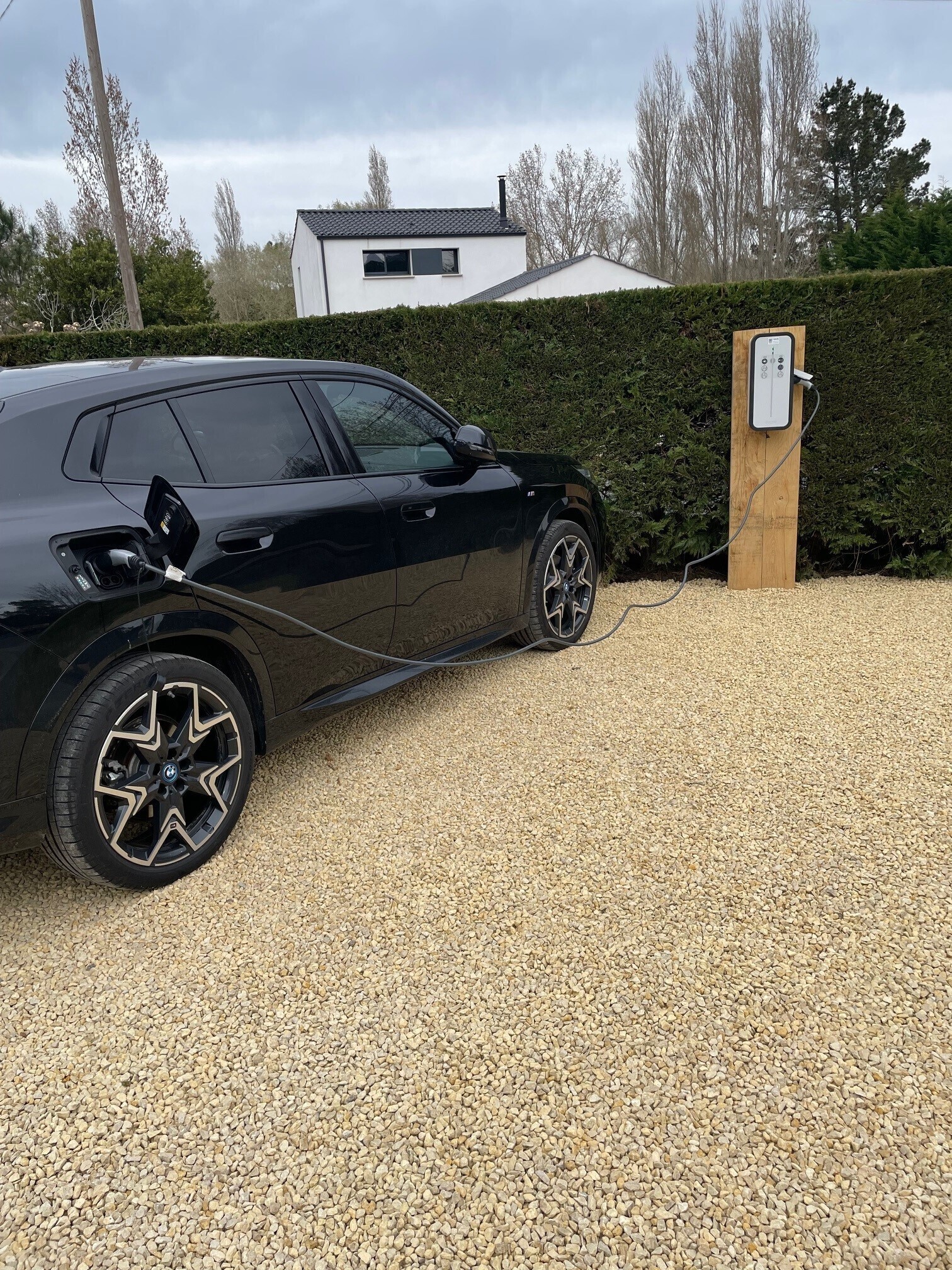 BORNE DE RECHARGE VOITURE ELECTRIQUE