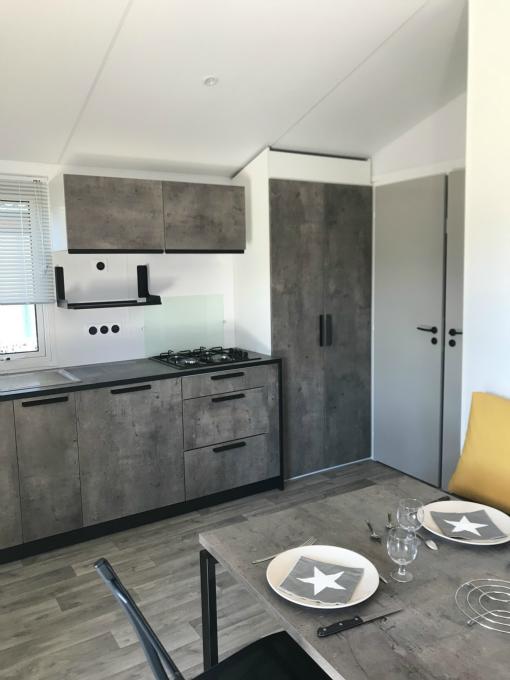 espace-cuisine-mobil-home-bardage-bois---1