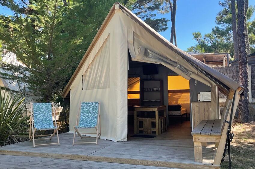 Tente ecolodge extérieur